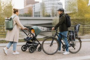Mobil mit Kind: So findet ihr das passende Setup für Alltag, Bahn und Fahrrad